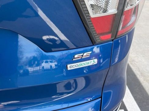 Used 2017 Ford Escape SE image 6