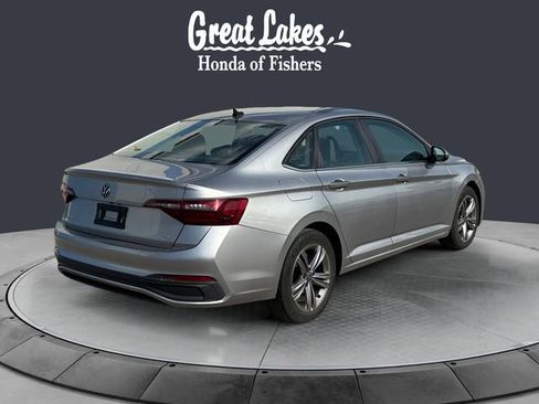 Used 2024 Volkswagen Jetta SE FWD image 5