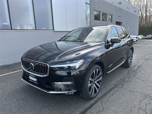 Certified 2023 Volvo XC60 B6 Ultimate w/ Climate Package image 4