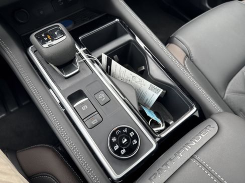 Used 2026 Nissan Pathfinder Platinum image 25