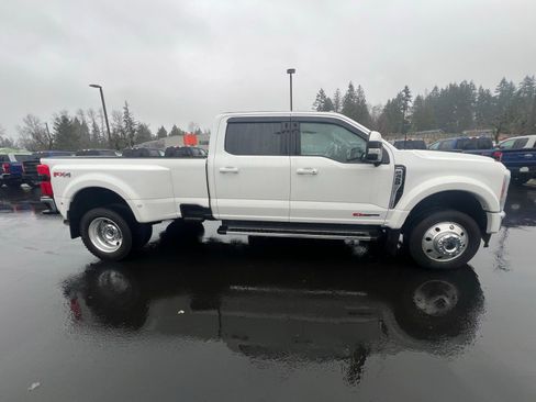 Used 2023 Ford F450 Lariat w/ Tow Technology Package image 4