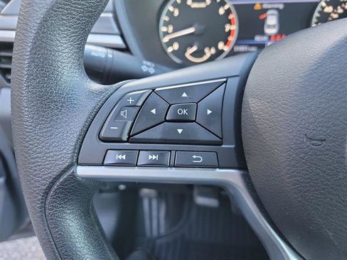 Used 2024 Nissan Altima 2.5 SV image 17