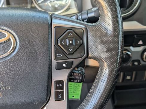 Used 2018 Toyota Tacoma SR5 AWD/4WD image 26