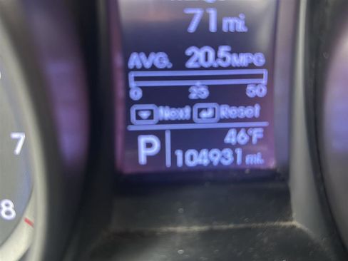 Used 2015 Hyundai Santa Fe GLS image 2