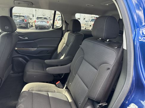 Used 2023 GMC Acadia SLE w/ Driver Convenience Package FWD image 14