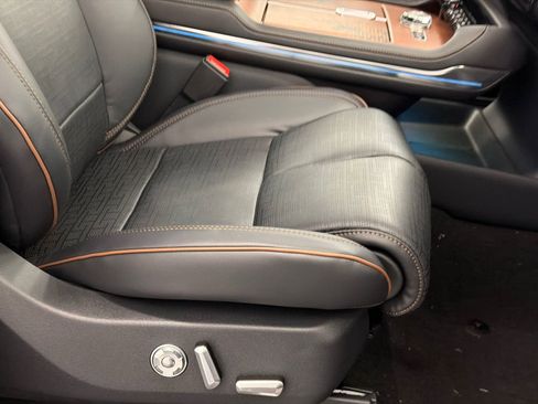 New 2026 Lincoln Navigator L Black Label AWD/4WD image 13