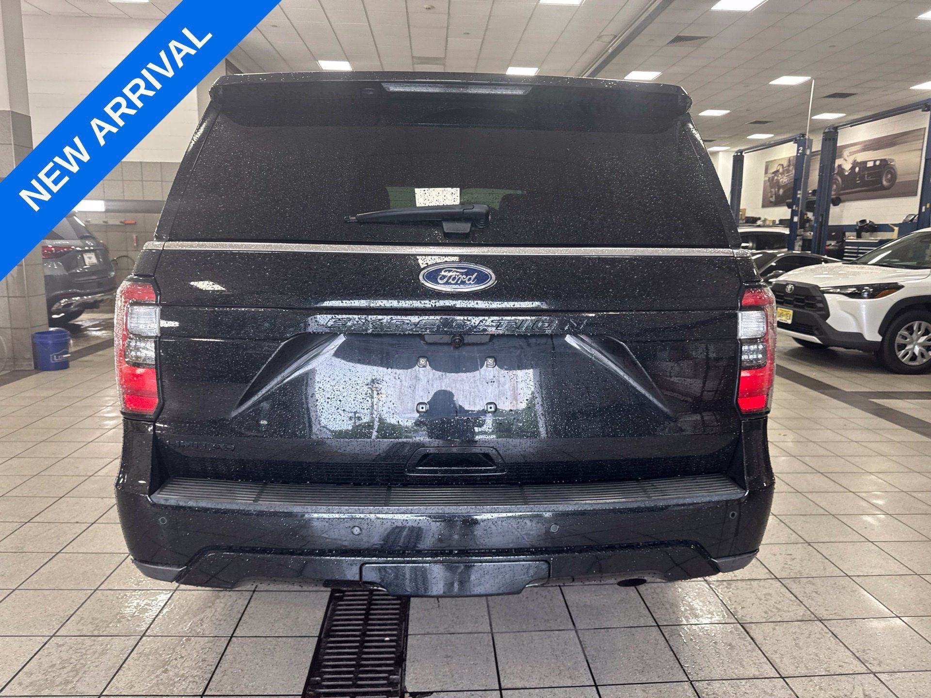 Used 2021 Ford Expedition Limited AWD/4WD image 3