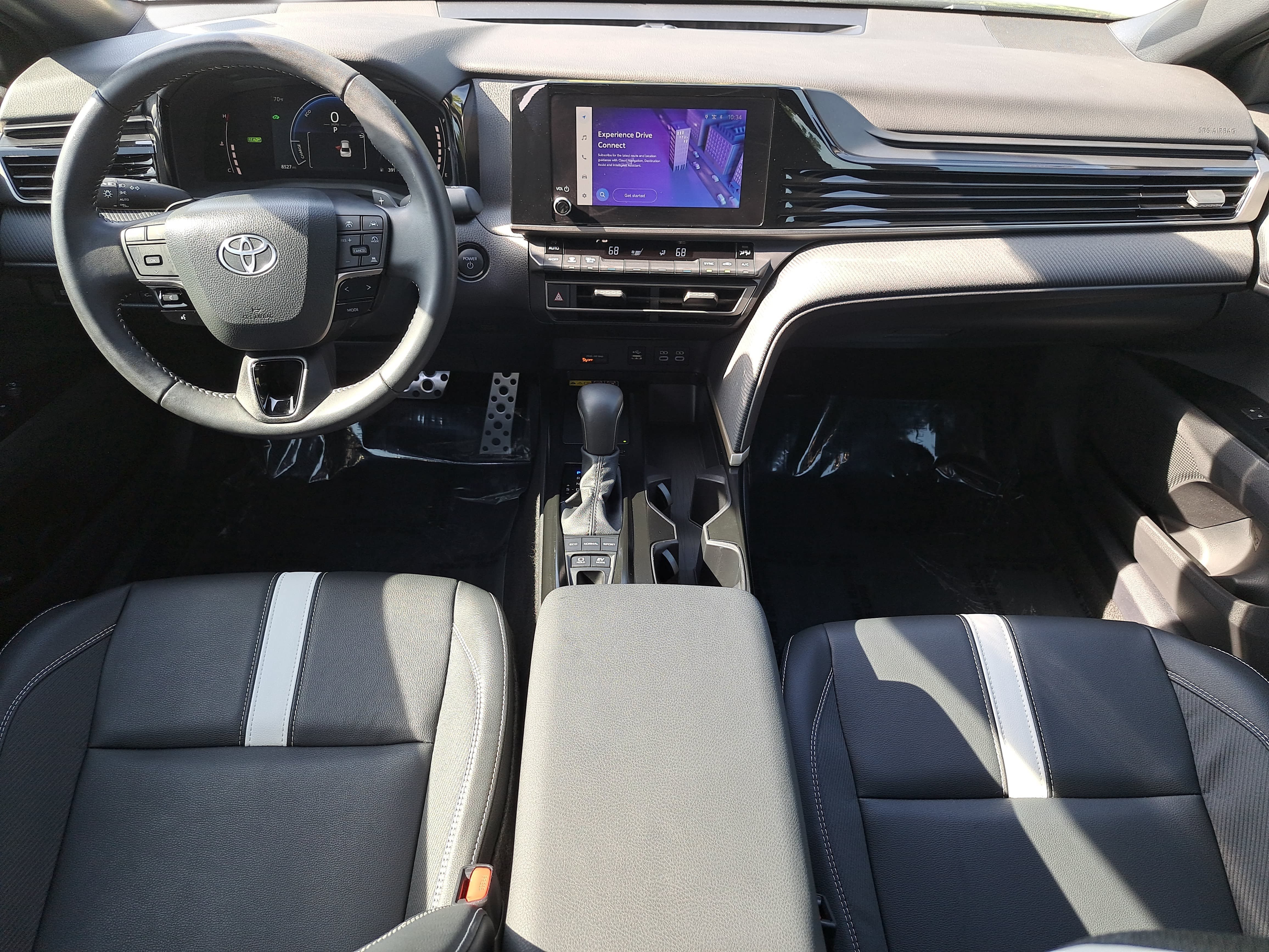 Used 2025 Toyota Camry SE w/ Convenience Package FWD image 9
