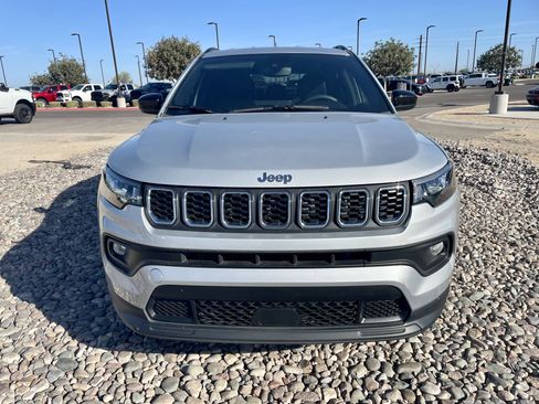 Used 2024 Jeep Compass Latitude AWD/4WD image 8