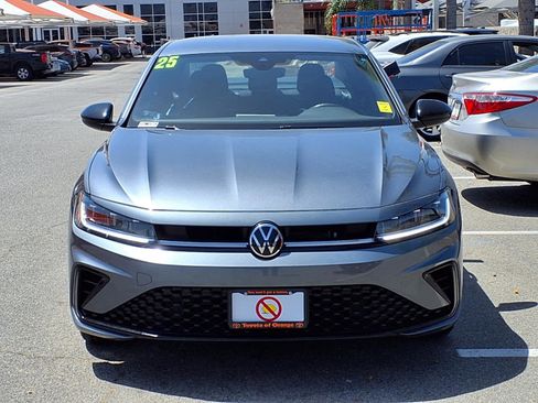 Used 2025 Volkswagen Jetta Sport FWD image 2