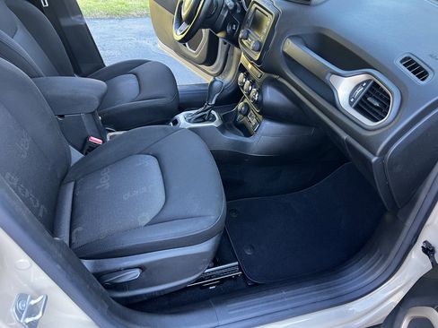 Used 2015 Jeep Renegade Latitude w/ Cold Weather Group II image 14