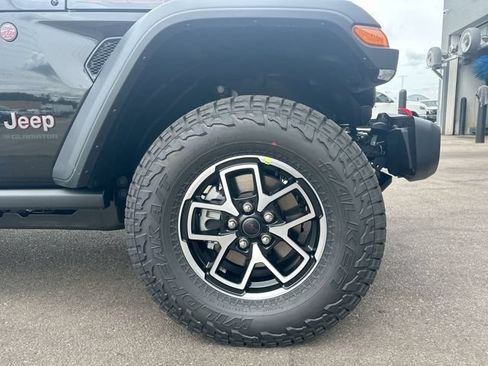 New 2026 Jeep Gladiator Rubicon w/ Steel Power Dome Hood Package AWD/4WD image 12