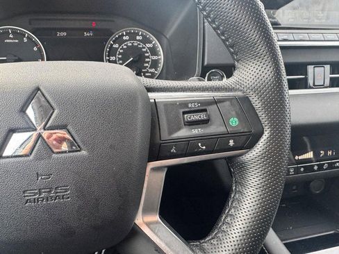 Used 2024 Mitsubishi Outlander SE image 14