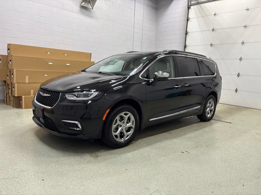 Used 2022 Chrysler Pacifica Limited AWD/4WD image 8