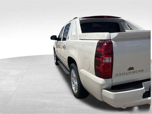 Used 2013 Chevrolet Avalanche LTZ AWD/4WD image 8