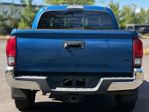 Used 2018 Toyota Tacoma TRD Off-Road AWD/4WD image 4