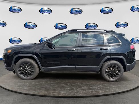 Used 2023 Jeep Cherokee Altitude Lux AWD/4WD image 2