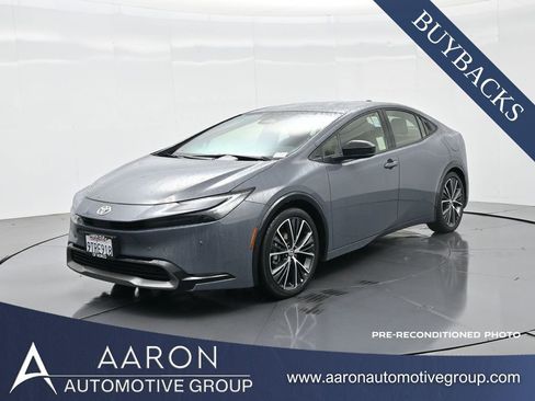 Used 2025 Toyota Prius XLE image 1
