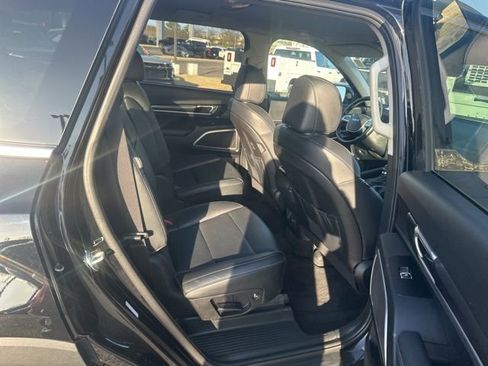Used 2024 Kia Telluride S FWD image 31
