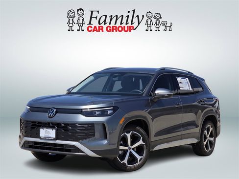 New 2025 Volkswagen Tiguan SE image 1