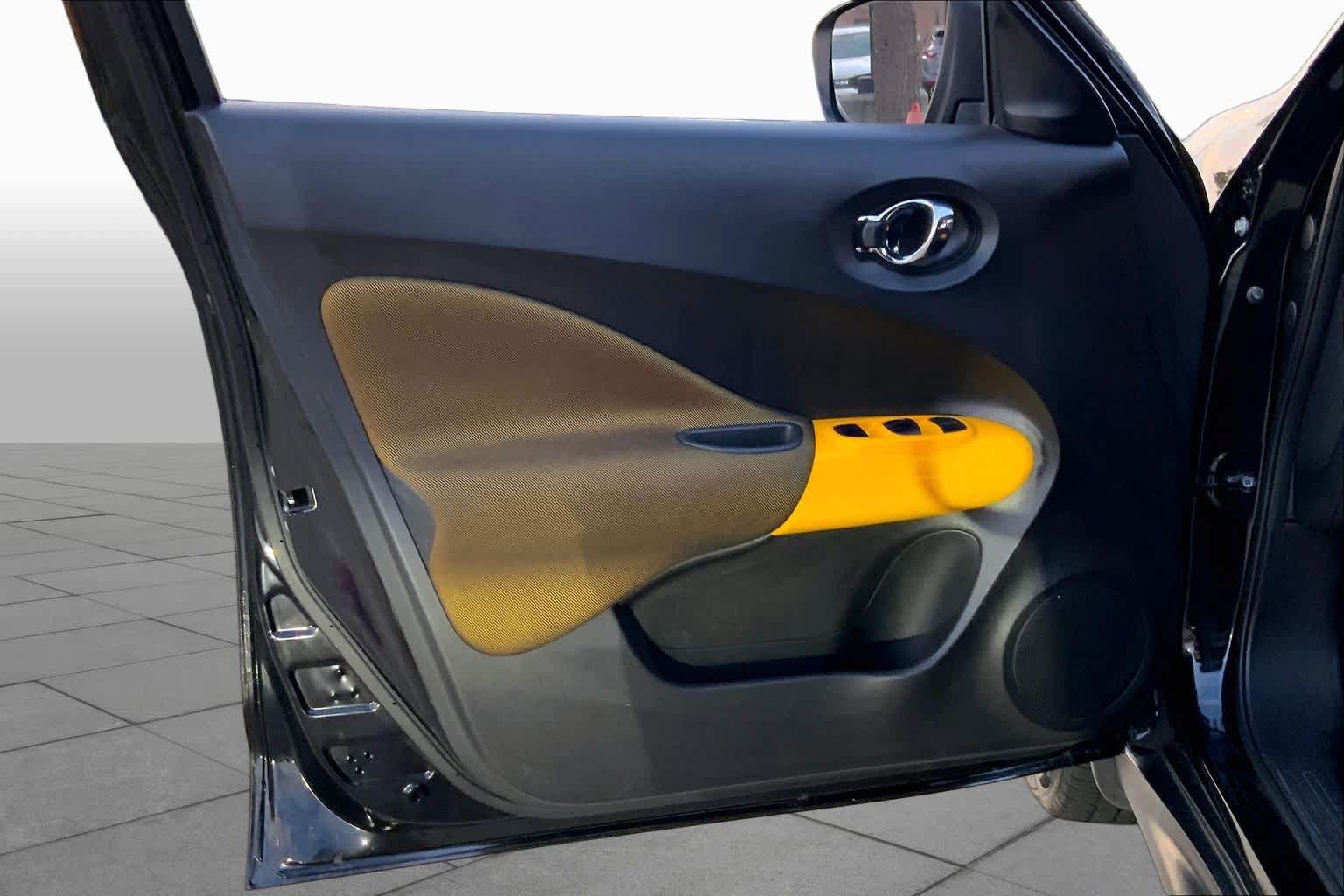 Used 2016 Nissan Juke SV FWD image 22
