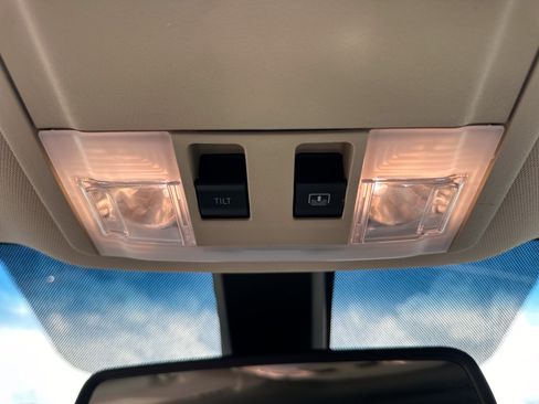 Used 2019 Lincoln MKT AWD image 19