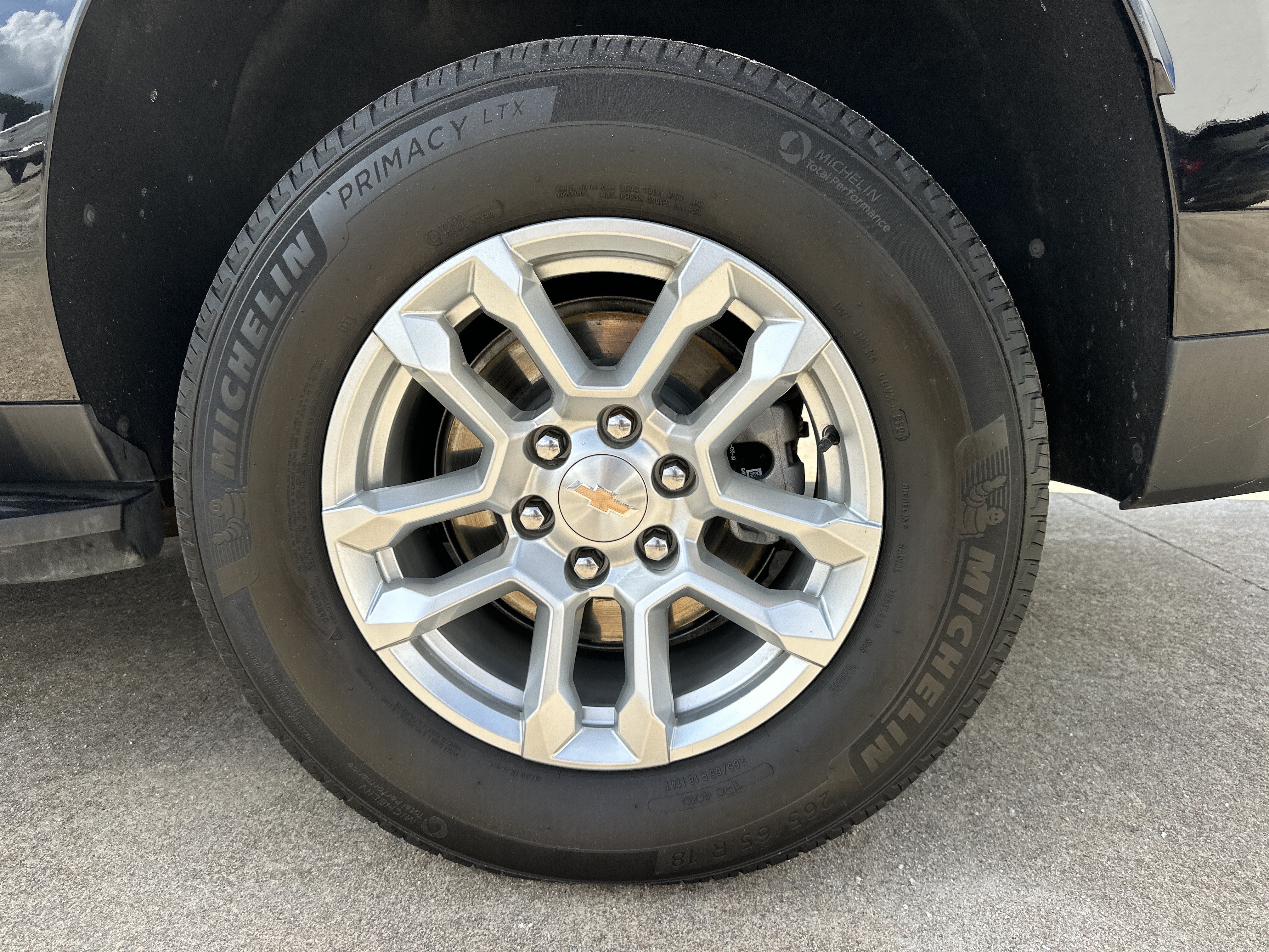 Certified 2025 Chevrolet Suburban LT RWD image 22