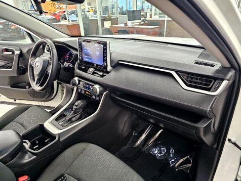 Used 2022 Toyota RAV4 XLE w/ Convenience Package image 8