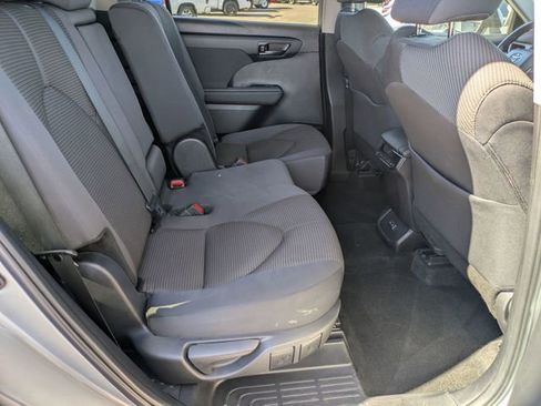 Used 2024 Toyota Highlander LE image 23