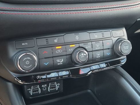 Used 2025 Dodge Durango GT AWD/4WD image 32