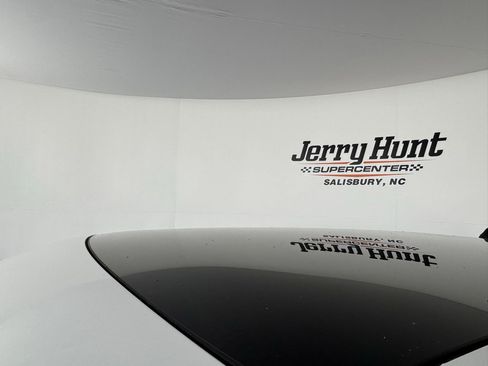 Used 2020 Land Rover Range Rover Evoque R-Dynamic SE image 4