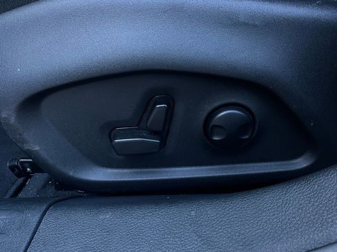 Used 2025 Jeep Compass Limited image 11