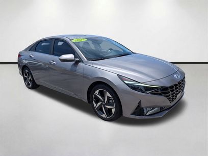 Used 2023 Hyundai Elantra Limited w/ Preferred Accessory Package