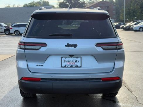 Used 2023 Jeep Grand Cherokee L Laredo image 5