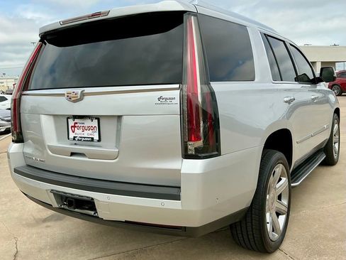 Used 2019 Cadillac Escalade Luxury AWD/4WD image 19