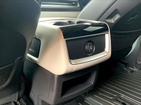 Certified 2024 Kia Carnival EX image 27