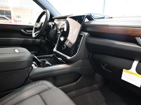 New 2026 GMC Yukon XL Denali w/ Denali Reserve Package image 16