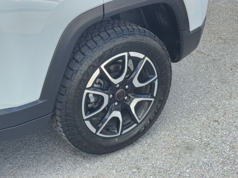 Used 2025 Jeep Compass Trailhawk image 29