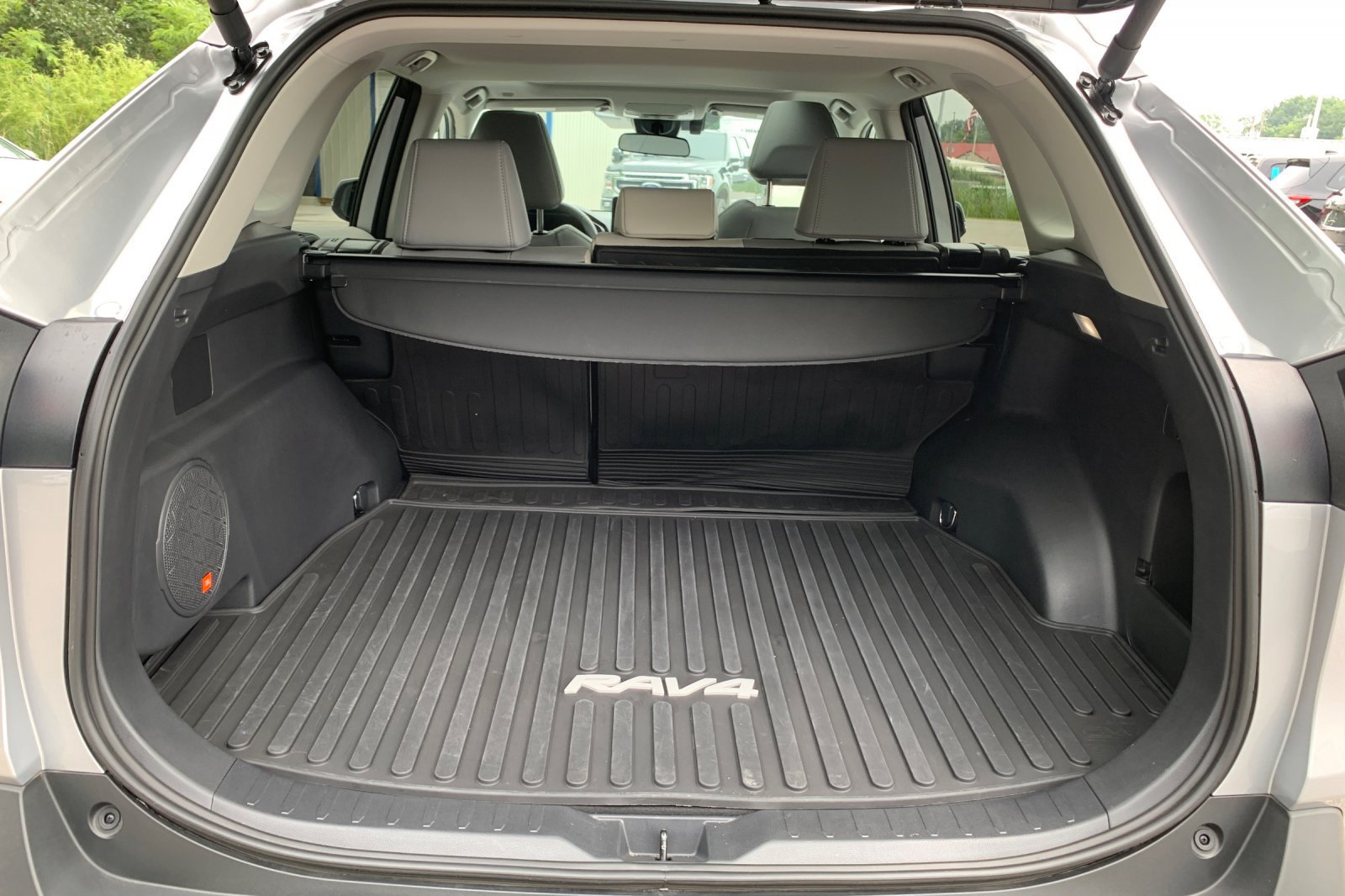 Used 2025 Toyota RAV4 XLE Premium w/ Weather Package AWD/4WD image 17