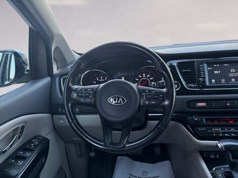 Used 2018 Kia Sedona EX image 12