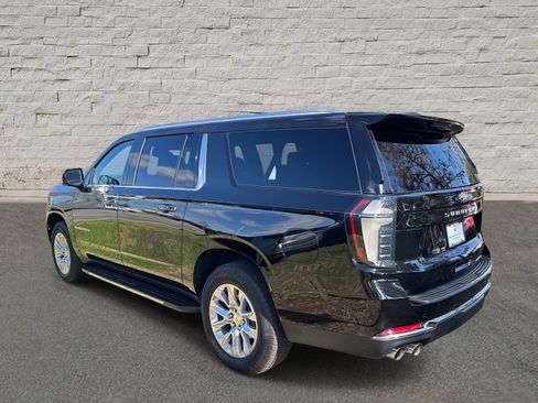 Used 2025 Chevrolet Suburban Premier image 7