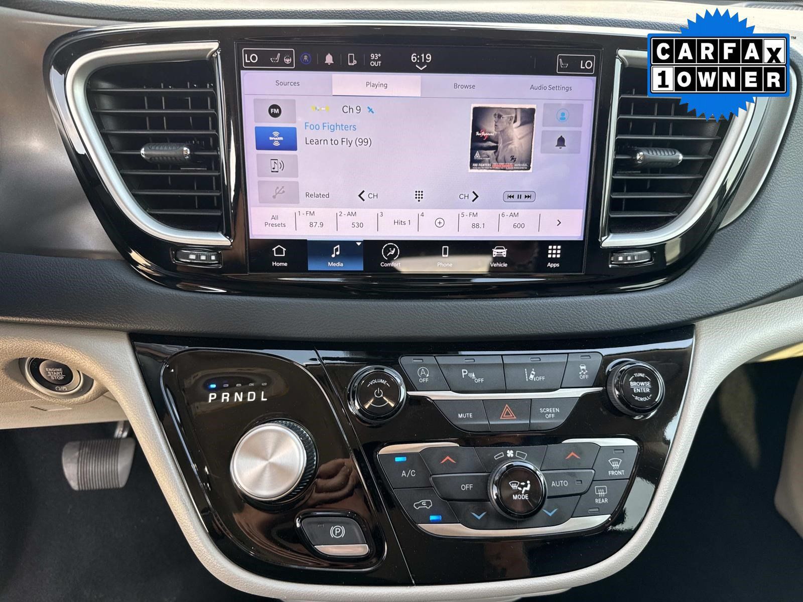 Used 2024 Chrysler Pacifica Touring-L FWD image 24