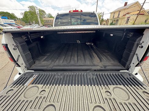 Used 2022 Nissan Frontier SV AWD/4WD image 9