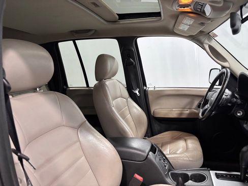 Used 2004 Jeep Liberty Limited w/ 17" Chrome Wheel & Tire Group image 19