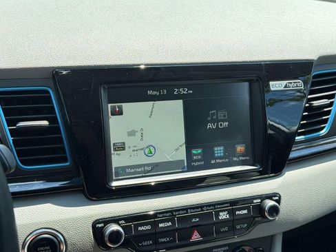 Used 2018 Kia Niro Touring FWD image 22