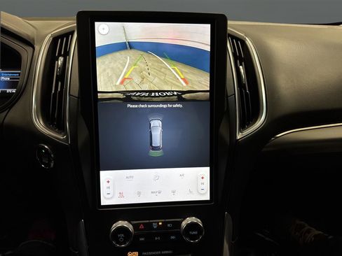 Used 2024 Ford Edge Titanium image 9