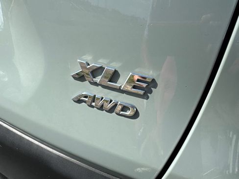 Used 2021 Toyota RAV4 XLE AWD/4WD image 8