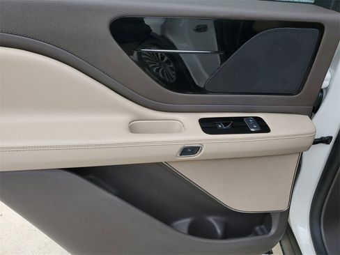 Certified 2023 Lincoln Aviator 2WD w/ Premium Package image 9