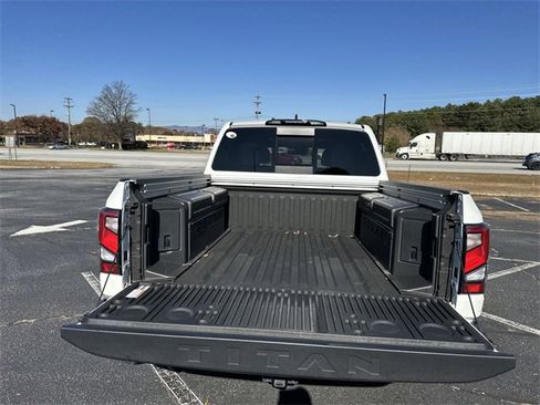 Certified 2024 Nissan Titan Platinum Reserve w/ Moonroof Package image 20