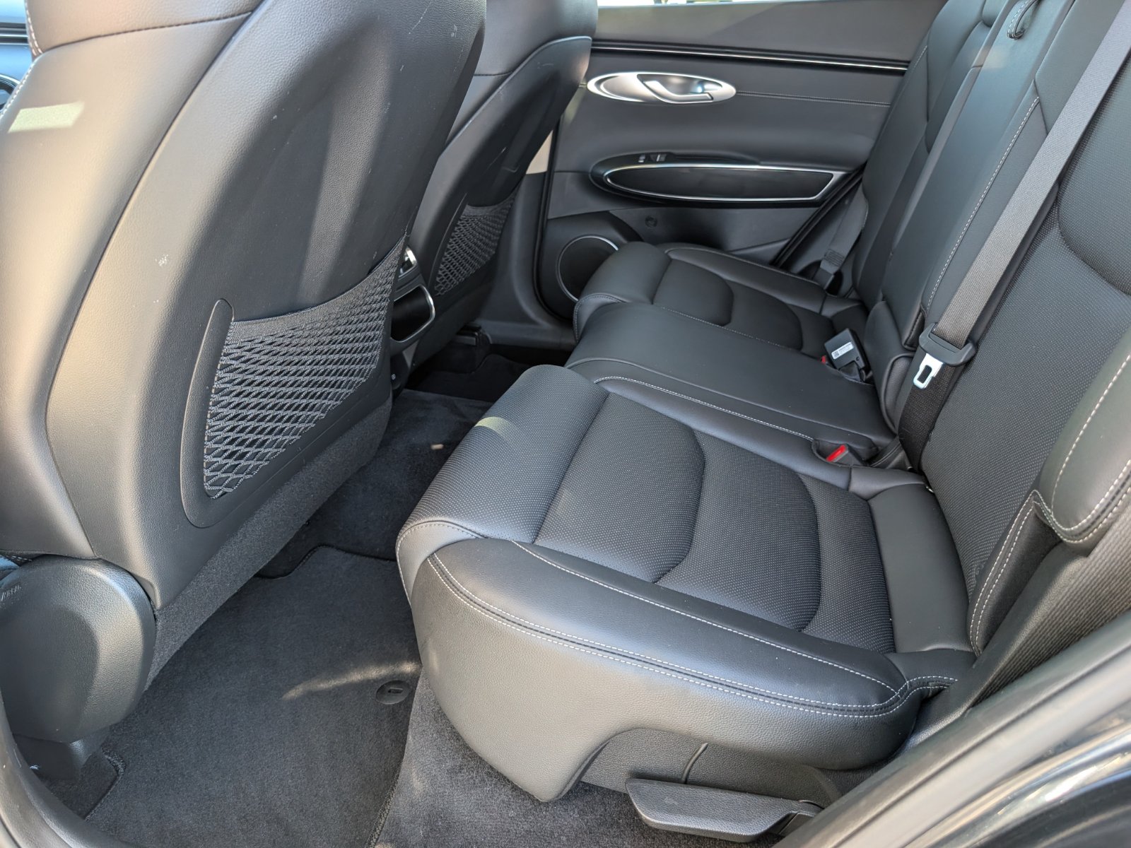 Used 2025 Genesis GV70 2.5T AWD/4WD image 12